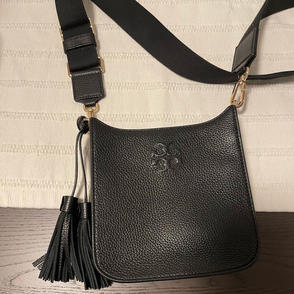 Tory Burch mini thea web crossbody black in good condition, like new barely used